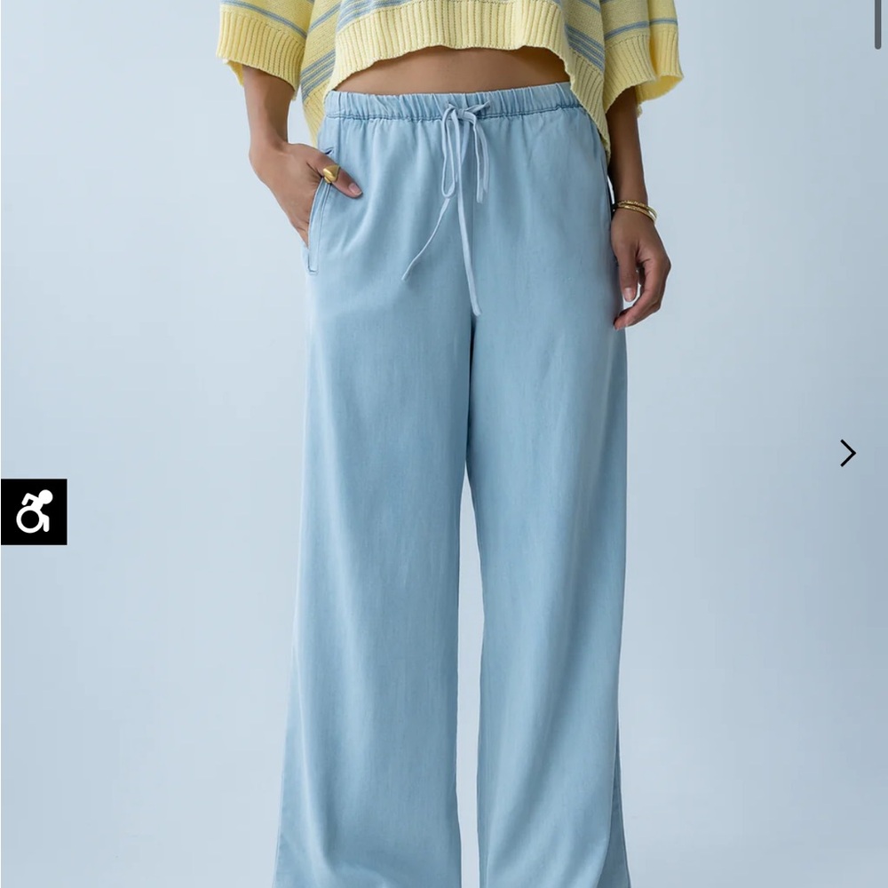 Light Wash Women's Wide-Leg Pants